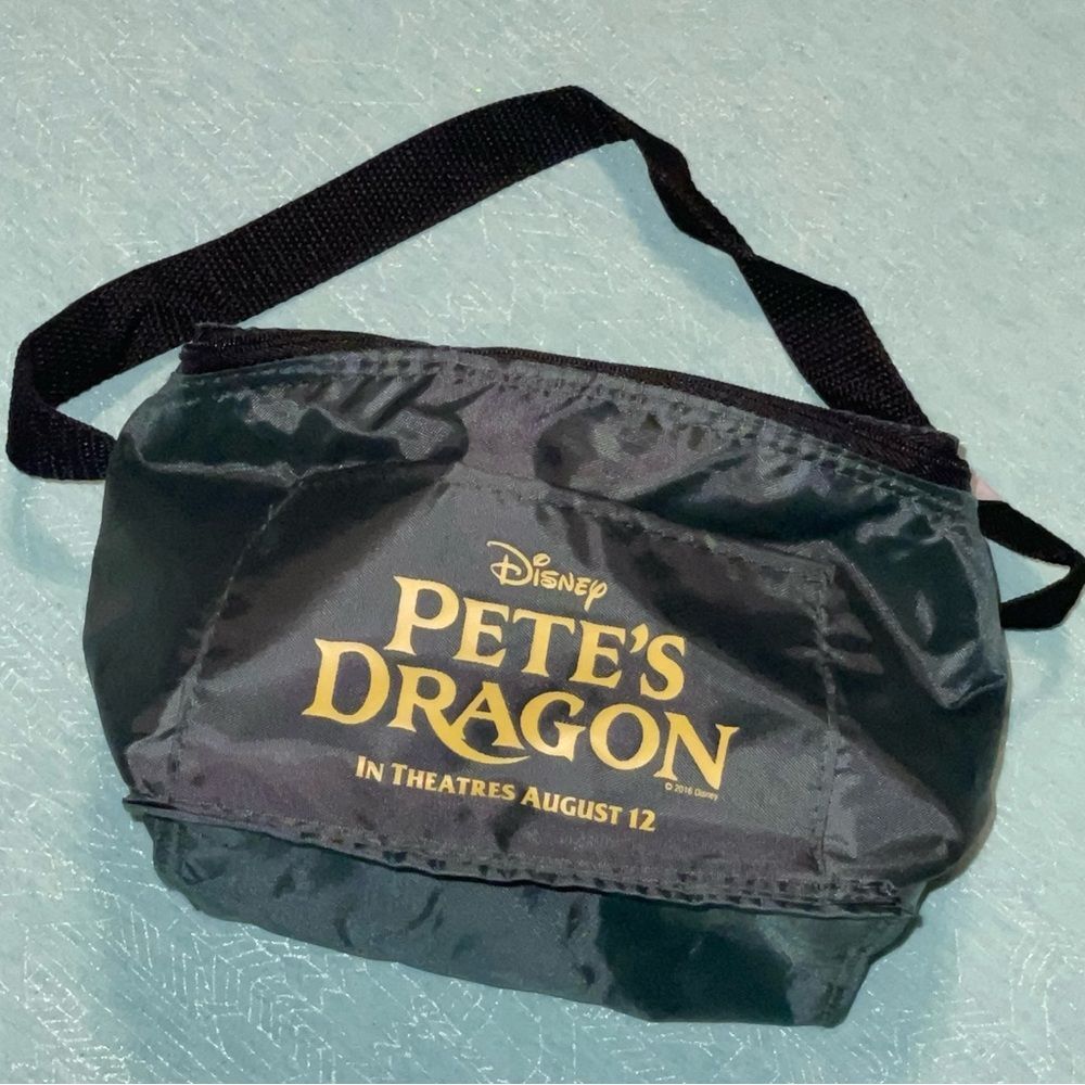 Disney Pete’s Dragon 2016 8 x 6 x 6 soft nylon Lunchbox green w/gold letters NEW